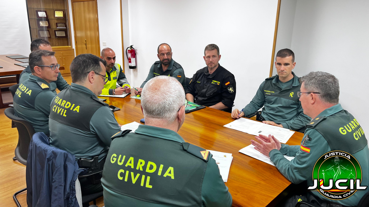 Representantes de JUCIL reunidos con el Jefe de la Comandancia de Zaragoza para tratar mejoras laborales y estructurales