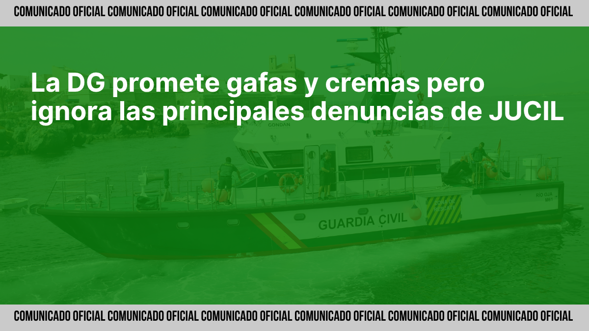 Guardias civiles del Servicio Marítimo en embarcación patrullera durante una jornada de trabajo en Andalucía